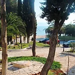 Vasilis بيت ضيافة كيفيريون